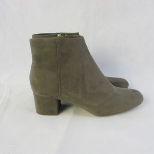 City Classified Women's Ankle Zipper Boots Size 8